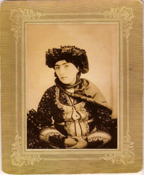 myjewishaesthetic:Jewish Girl from Sene, Eastern Kurdistan, 1896