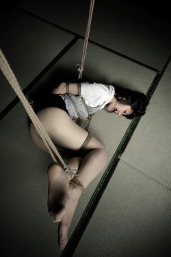 evilthell:  My rope and photo, more at http://evilthell.com