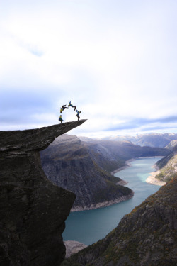 r2–d2:  6 Trolltunga 6 by (OpplevOdda)