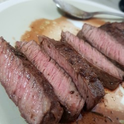 food-porn-diary:  US Ribeye, cooked at home