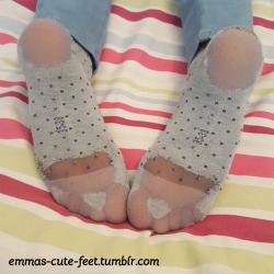 emmas-cute-feet:  I’ve been wearing these socks for years so they are almost falling apart… 😯