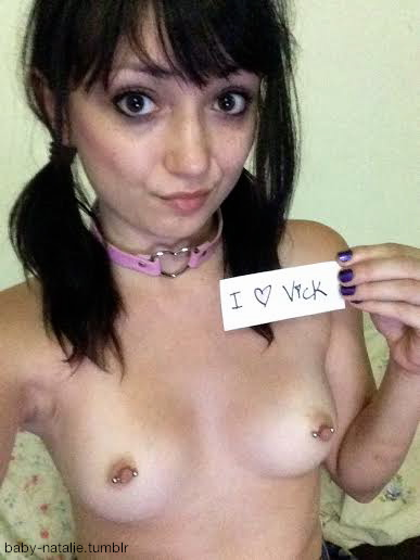 baby-natalie:  I loooove love my new pink collar <3 Thank you Vick! ;*