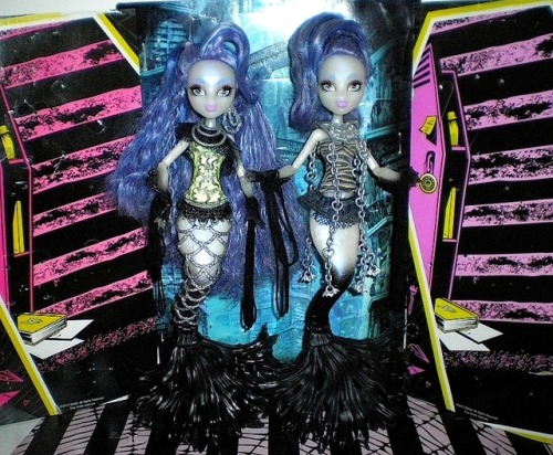 “Basic” Sirena(s) Von Boo.Left, basic. Right, new outfit & hairstyle.