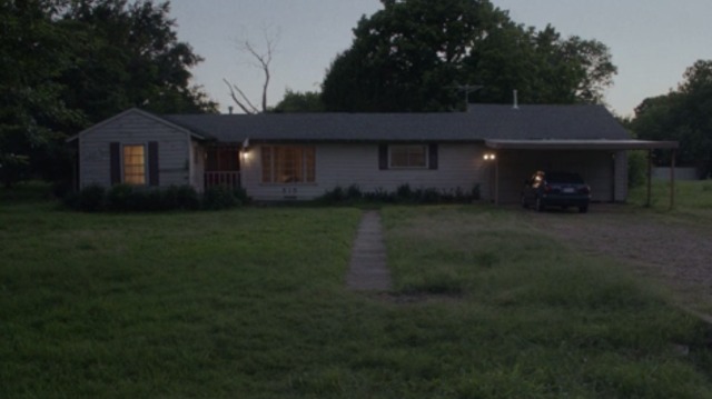 jasminejarss:A Ghost Story (2017) dir. David Lowery“I’m waiting for someone.”                                                “Who?”                                                                               “I don’t remember.”