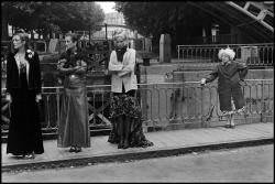  Elliott Erwitt FRANCE. Paris. 1978. Canal