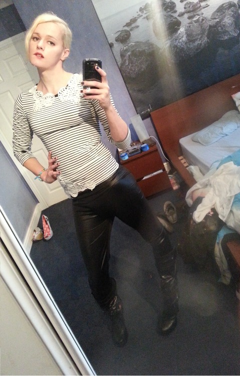 trapdragon:  Messy room - check Stupid pose - check Bad lighting - check Someone from a particular landlocked country in Europe - Czech 