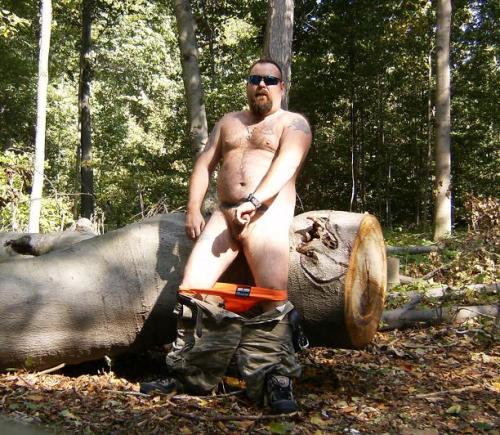 chubnutmn: fhabhotdamncobs:  ♂♂  God I can’t wait to go camping.