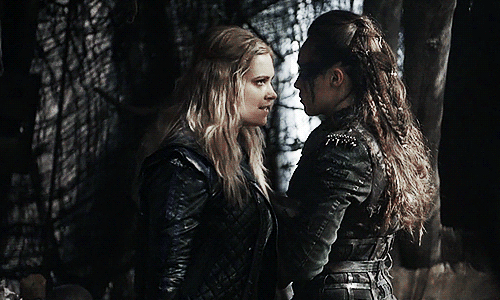 alyciadayumcareys: personal space? what’s that? (ﾉ◕ヮ◕)ﾉ*:・ﾟ✧ 