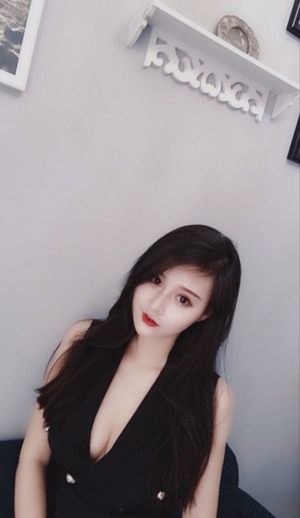 naiyouqiqi: 好热哦,怪不得没人看我了,看了我怕更热吧…… 竟然这样我叫雨神降点雨