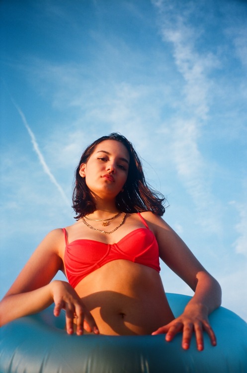 moremulher: Miss JuneModel: BellaPhotographed by: Laura    -   FilmBTS shots from the MOREMULHER DAT