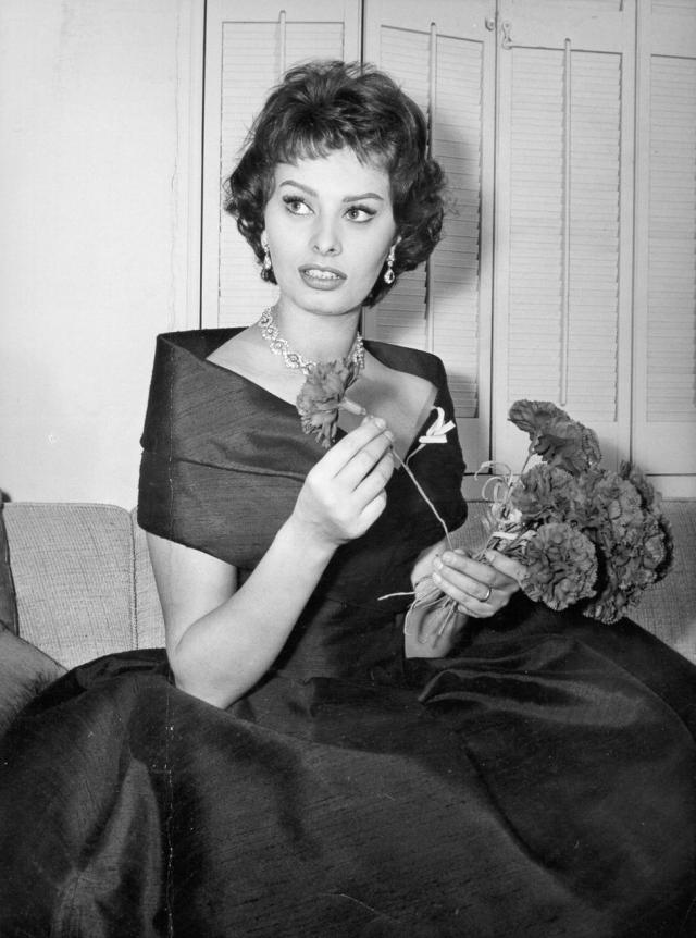 Sophia Loren wearing Christian Dior's Caracas in Aleoutienne silk by Staron (Spring/Summer 1957)