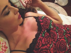 missbehaaave:  So does any one want to fulfill this broke, single gals dreams and gift her something from her wishlist for v day?  http://toydirty.com/w/femmefatale