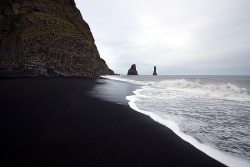 coastingx:  Black Sand Beach // beautiful