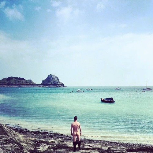 SEA | BUTT This #Butt is primed and ready for a swim in these stunning waters in #France! Great bit 