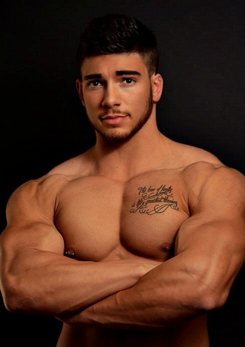 Rippling Defined Muscle!