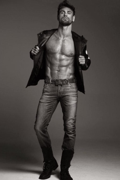 handsomemales:  alexandre verga by marcio amaral  OI! O_O