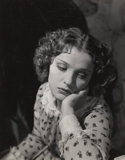 hauntedbystorytelling:George Hoyningen-Huene :: Russian born actress Anna Sten, 1920′s-1930′s. Signe