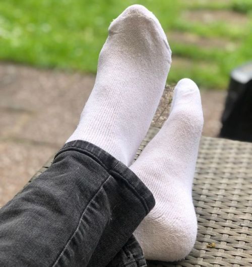 Clean white socks and black jeans today ❤️ #sockfeet #socksfetish #socks #sockworship #sexysocks #wh