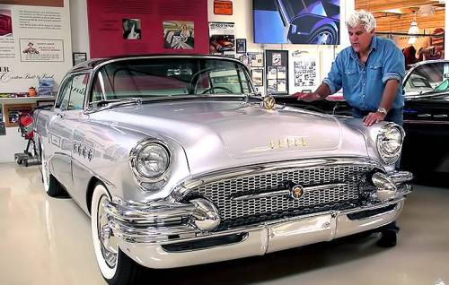 frenchcurious:Jay Leno avec une de ses premières voitures, une Buick Roadmaster Riviera de 1955. - source 40 & 50 American Cars.