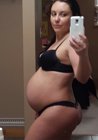 nikkimori:#pregnant #preggo #selfie #naked #nude #pussy  This is Dawn. She&rsquo;s