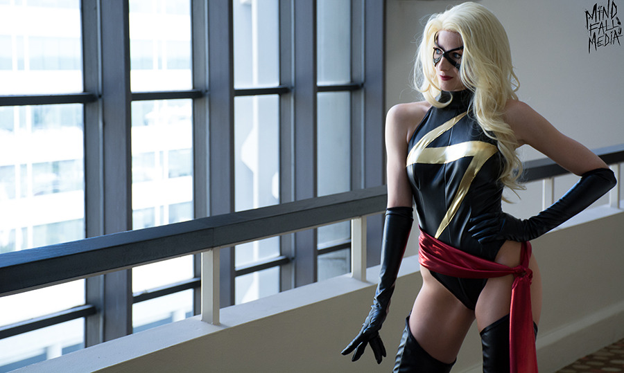 pigeonfoo:  cosplayandgeekstuff:    Amazonmandy  (USA) as Ms Marvel. Photos by: 