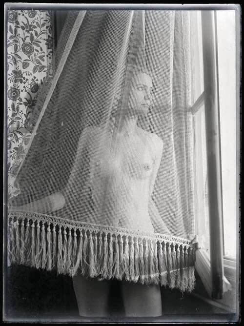 kikiavelarferreira:  Lee Miller. Man Ray 1930. 