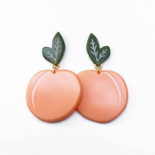 wokeadjacent:littlealienproducts:Peach Earrings byWollJewelry@peachcitrus