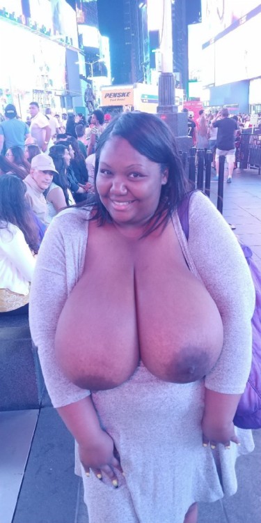 bbwfanatik: thequeenbitchmnm: Showing Times Square how to do this shit Wow those are huge
