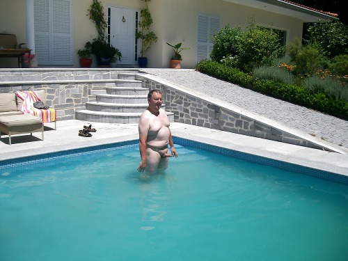 chuboldbear: robrobbyrob50: …on a hot afternoon, your Dad was cleaning the pool, he takes off his s