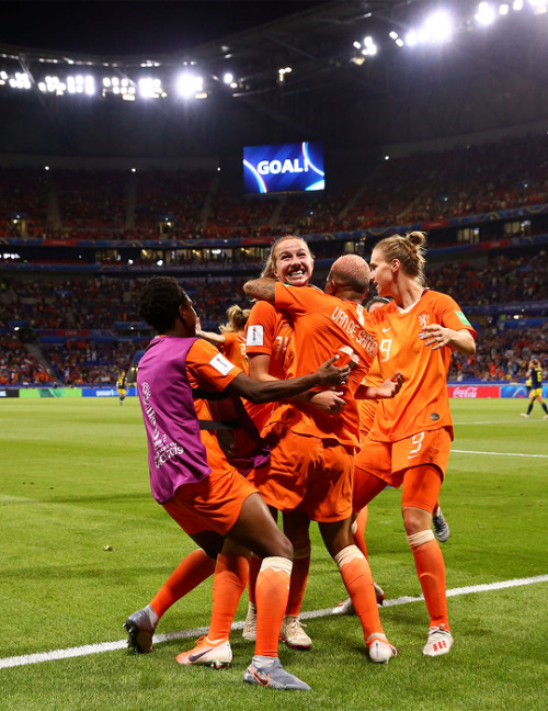 Jackie Groenen celebrates her goal with teammates during the match vs. Sweden