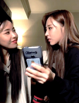 byulsyong: moonsun staring at each other