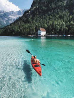 bokehm0n:Crystal clear mountain lakes in