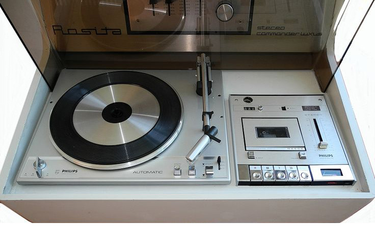 design-is-fine:  Thilo Oerke, Rosita Commander Luxus,  Radio / Record Player / Cassette