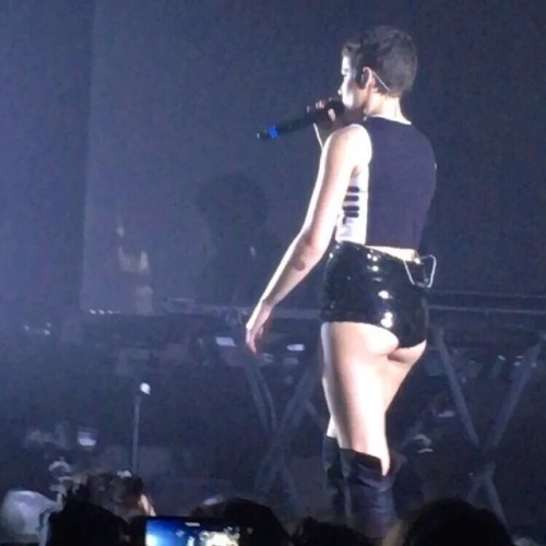 Halsey’s incredible ass