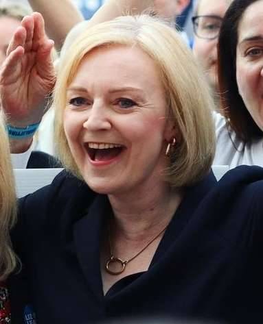 Liz Truss: The teenage Lib Dem who lasted just 45 days as PM - BBC News