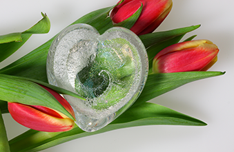 sixpenceee:  Artful Ashes takes the ashes of loved ones and seals them within beautiful