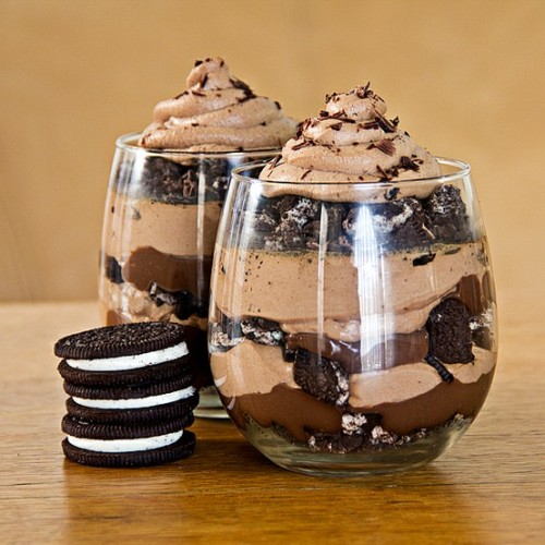 weeheartfood:Rich, Chocolatey Cookies N’ Cream Parfaits