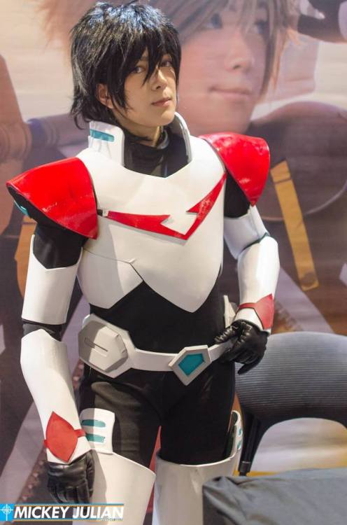 Some shots of my Red Paladin Keith cosplay from AsiaPOP Comicon! With my friends as Pidge and Lance!