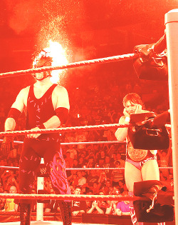 Kane’s hair is on fire!!! :o