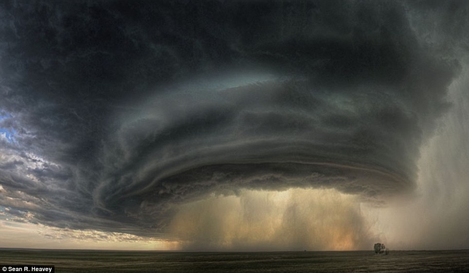 sixpenceee:  Supercells are the rarest and most dangerous type of thunderstorm. While