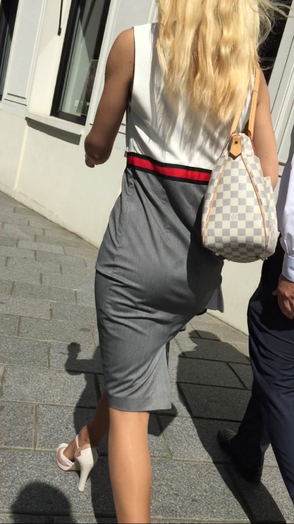 sophielachaude: Bcbg Beauty in Pencyl Skirt Videomega.nz/#!YV1BAbwI!8JFGUZ8KcSzfkpdN3iRFfzVA