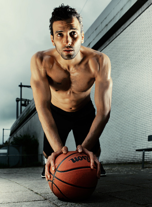 Sex rathrps:Marwan Kenzari for Men’s Health. pictures