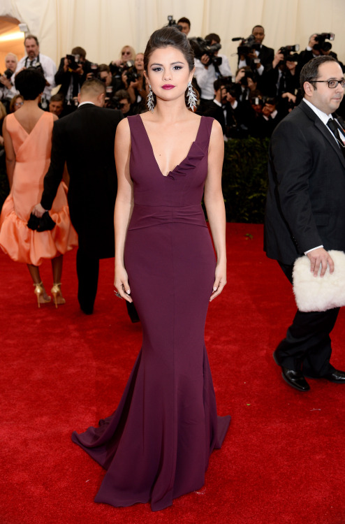 May 5: Selena attending the ‘Charles James: Beyond Fashion’ Costume Institute Gala in Ne