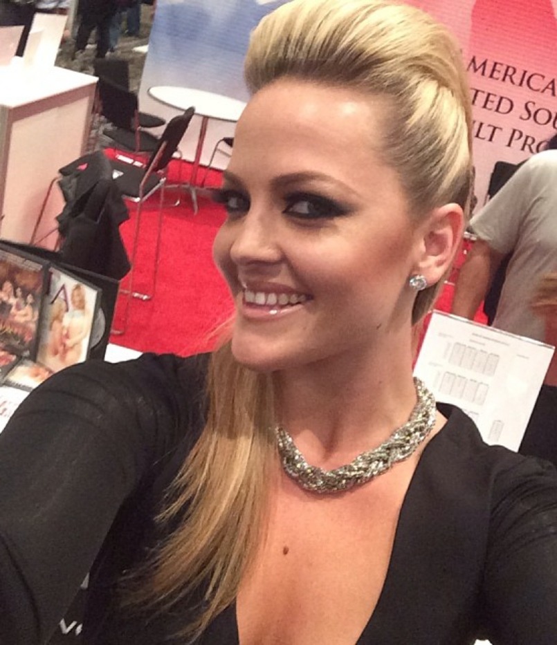 bigjay68:  all-these-bitchez:   aLeXiS TeXaS…    Is she only fuck with blacks