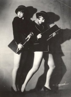  Sisters G by Atelier Manassé 