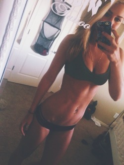 lesbicute:  waytof4ll:  igobacktoblvck:  New bikini ✨  Damnnnn  - 