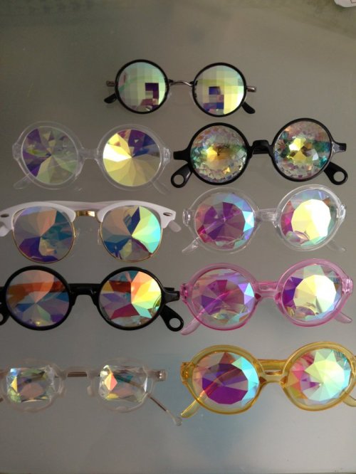 queen-of-dreamz:  can anyone tell me where i can get a pair of these ?! im so in love  