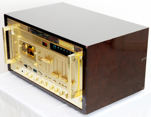 vizreef: fredastaire55:Nakamichi 1000 ZXL Gold front panel with handles  ☑️ Copperplate typefac