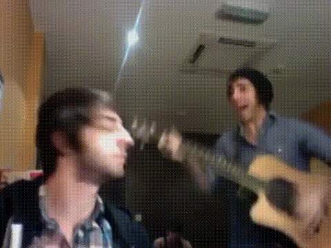 jagkbarakittylikesthrust:  If you know what song Alex is singing, you are awesome 