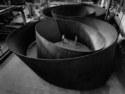 dromik:  Richard Serra - Sequence.